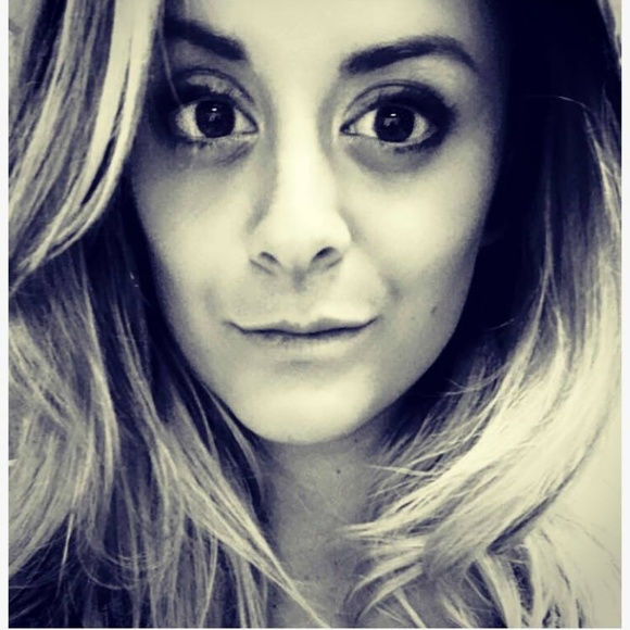 Meet your Posher, Lauren - Picture 1 of 1